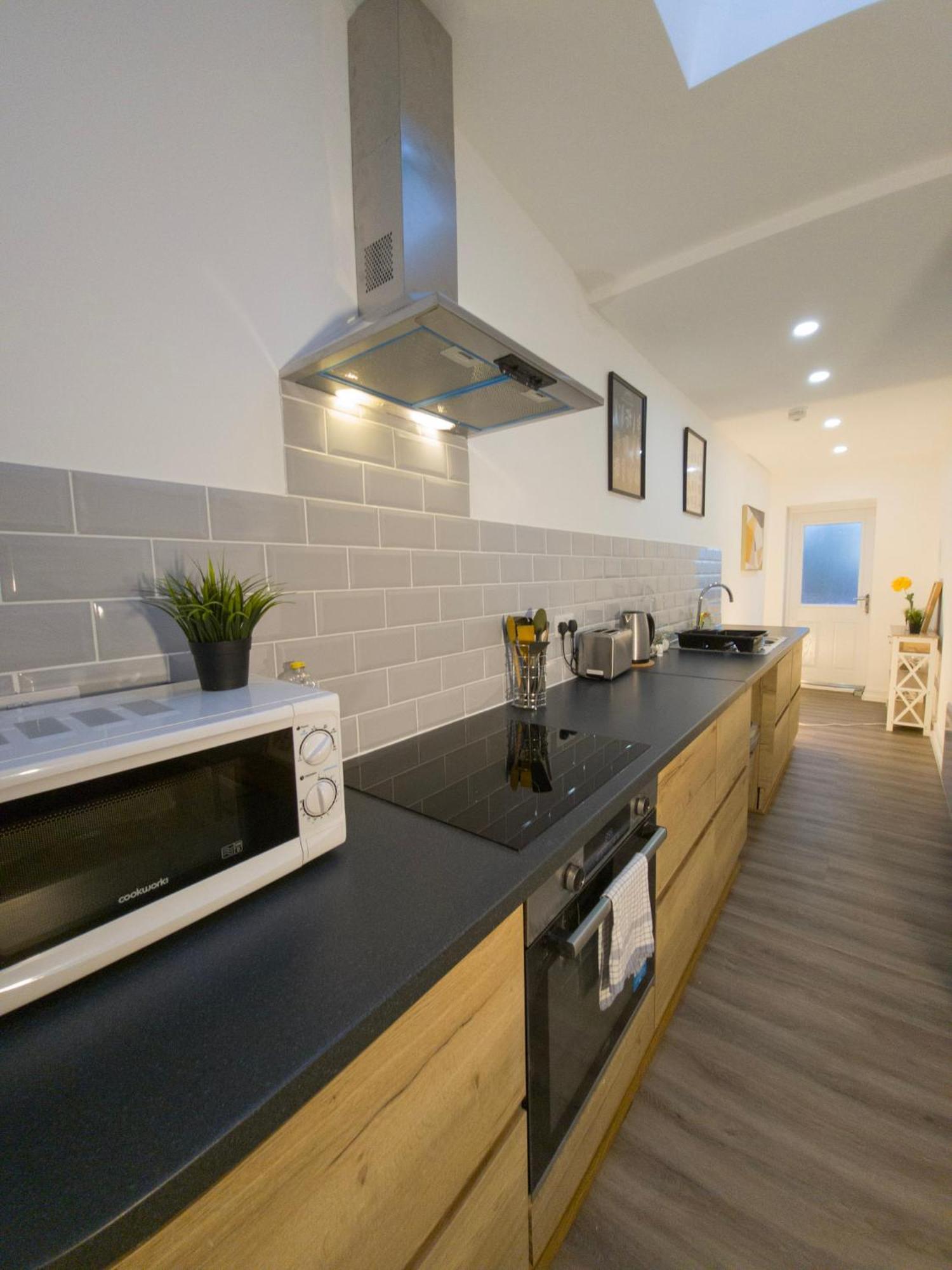 Plenty Of Parking Available; 3 Bedroom Apartment By Property Promise Cardiff Eksteriør billede