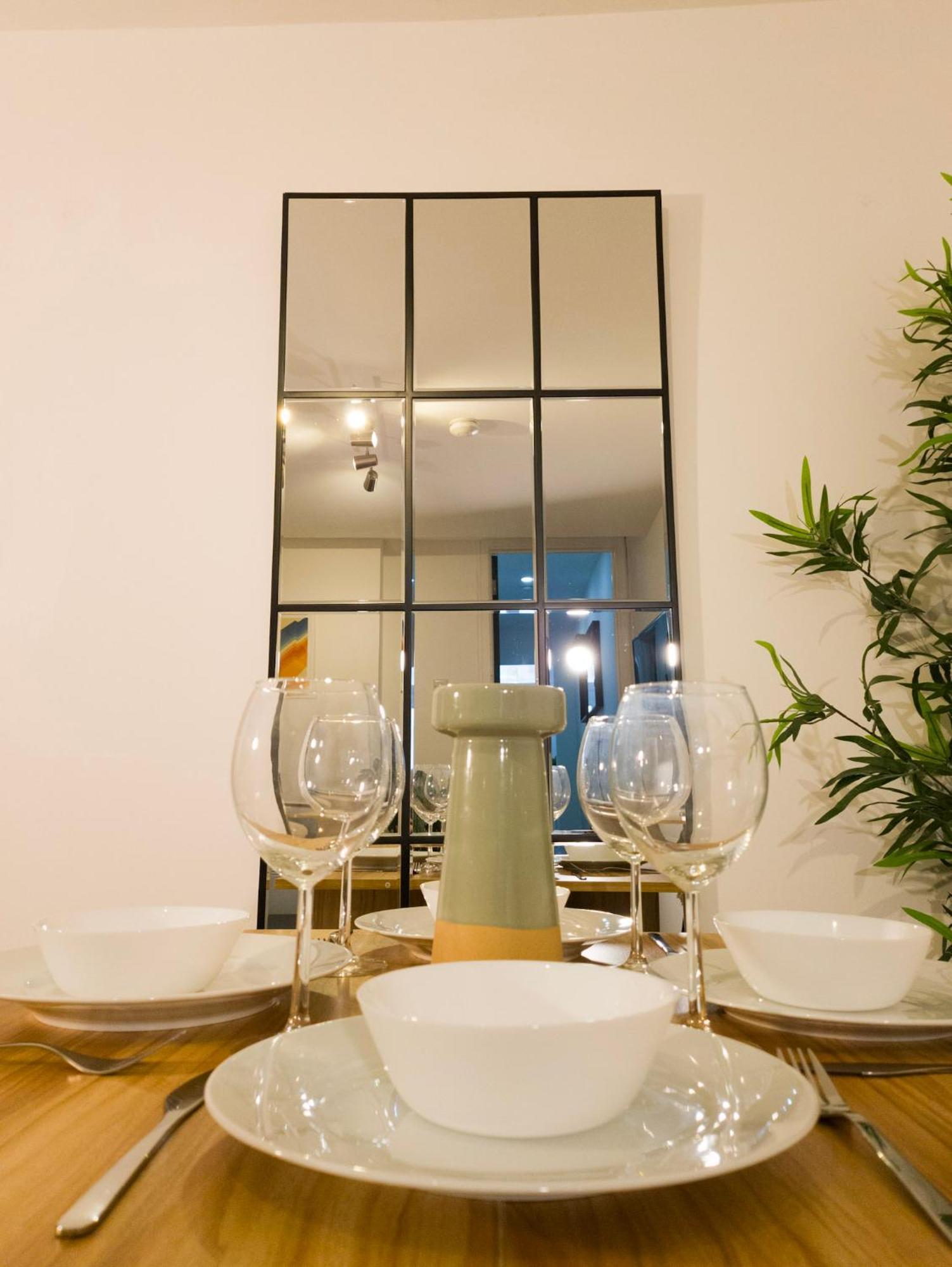 Plenty Of Parking Available; 3 Bedroom Apartment By Property Promise Cardiff Eksteriør billede
