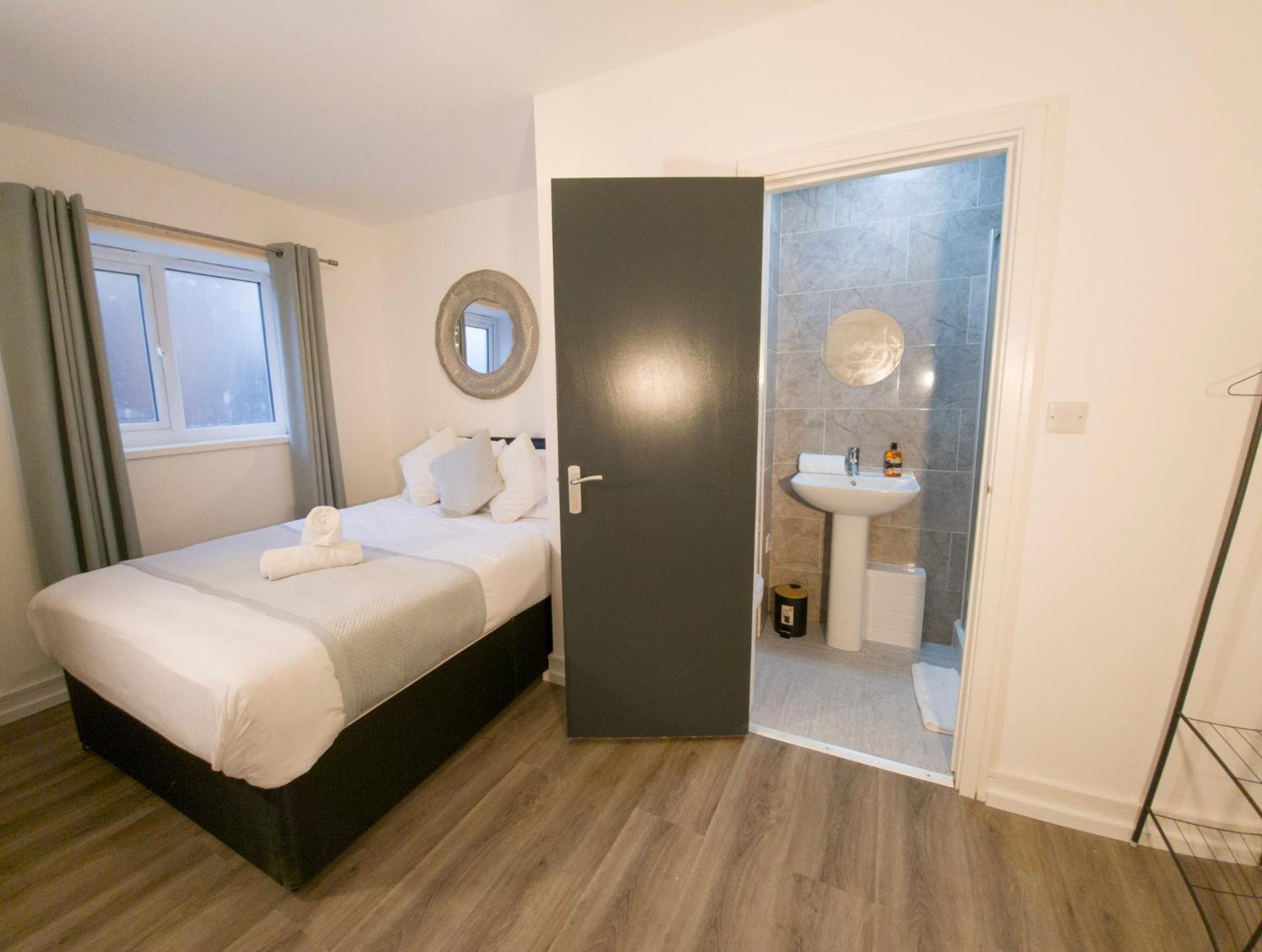 Plenty Of Parking Available; 3 Bedroom Apartment By Property Promise Cardiff Eksteriør billede