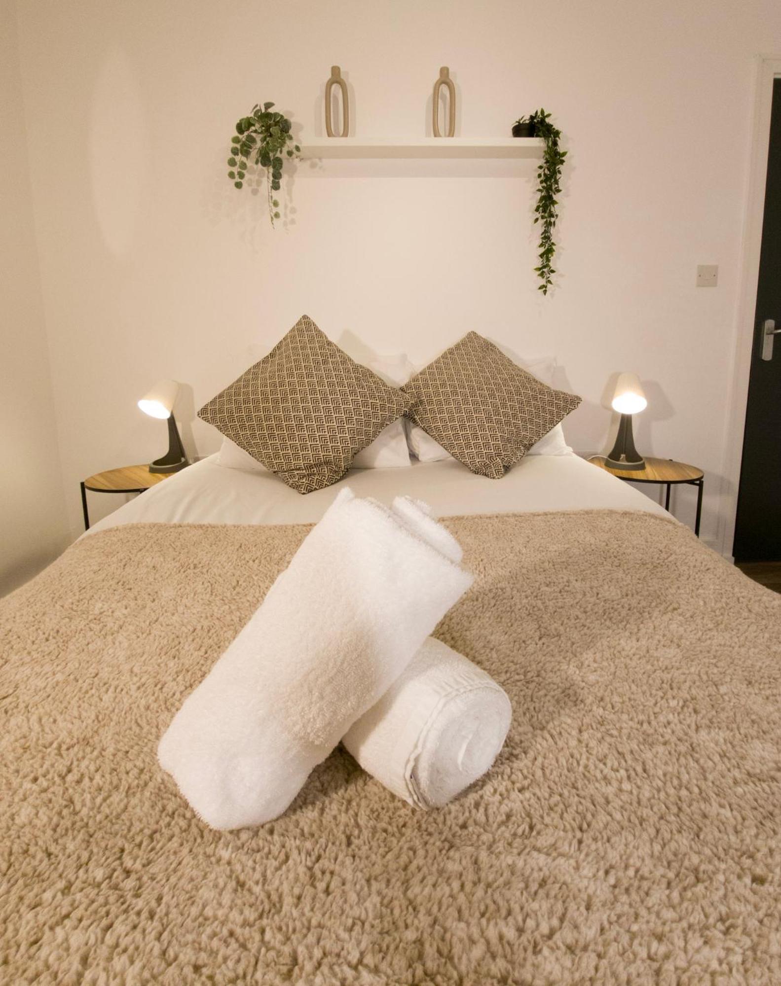 Plenty Of Parking Available; 3 Bedroom Apartment By Property Promise Cardiff Eksteriør billede