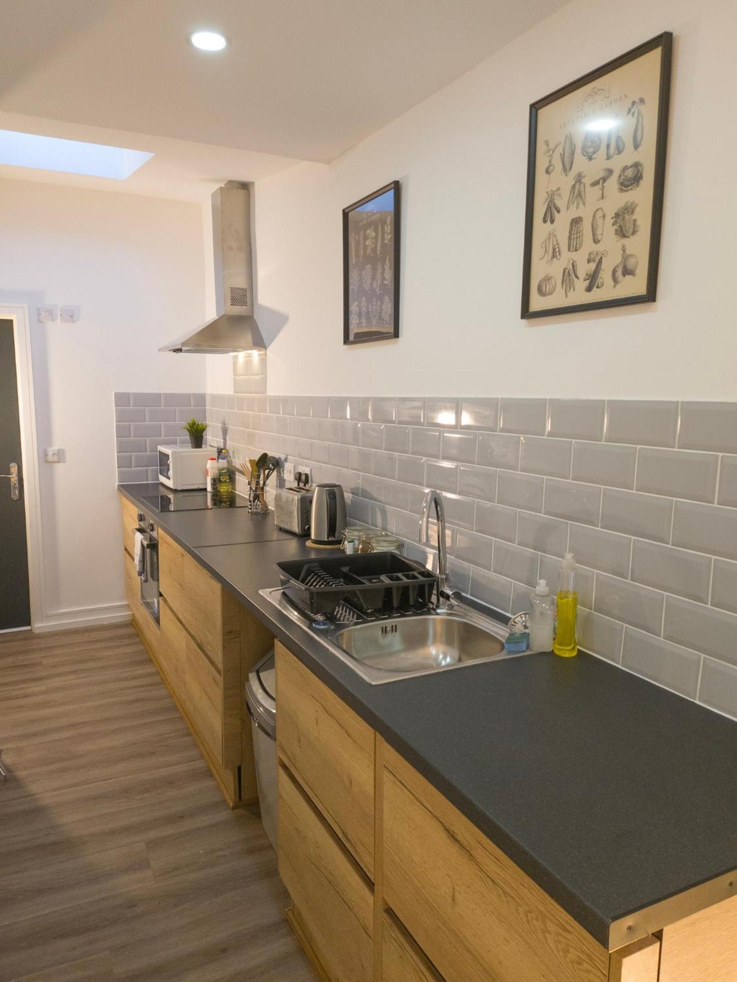Plenty Of Parking Available; 3 Bedroom Apartment By Property Promise Cardiff Eksteriør billede