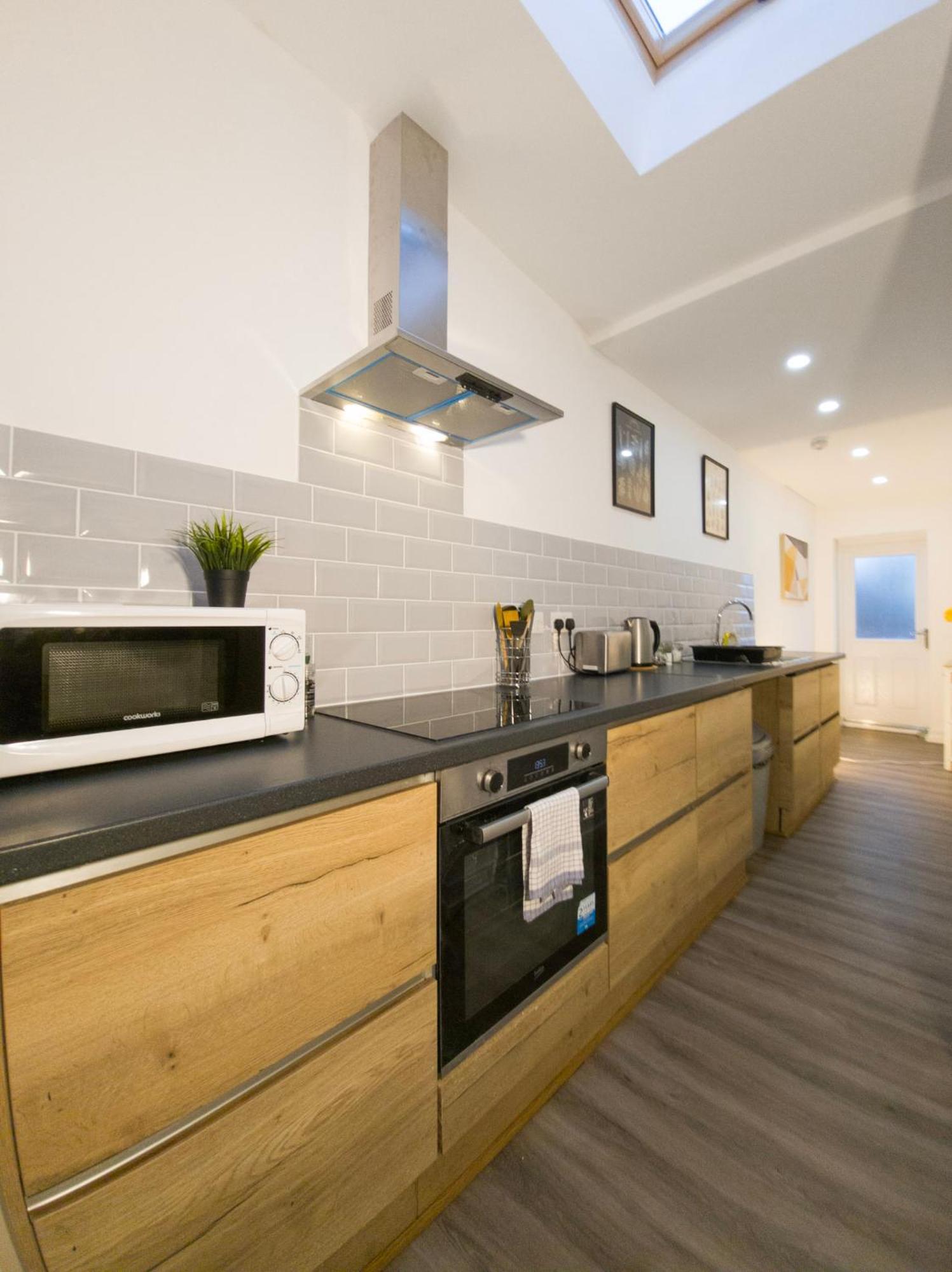 Plenty Of Parking Available; 3 Bedroom Apartment By Property Promise Cardiff Eksteriør billede