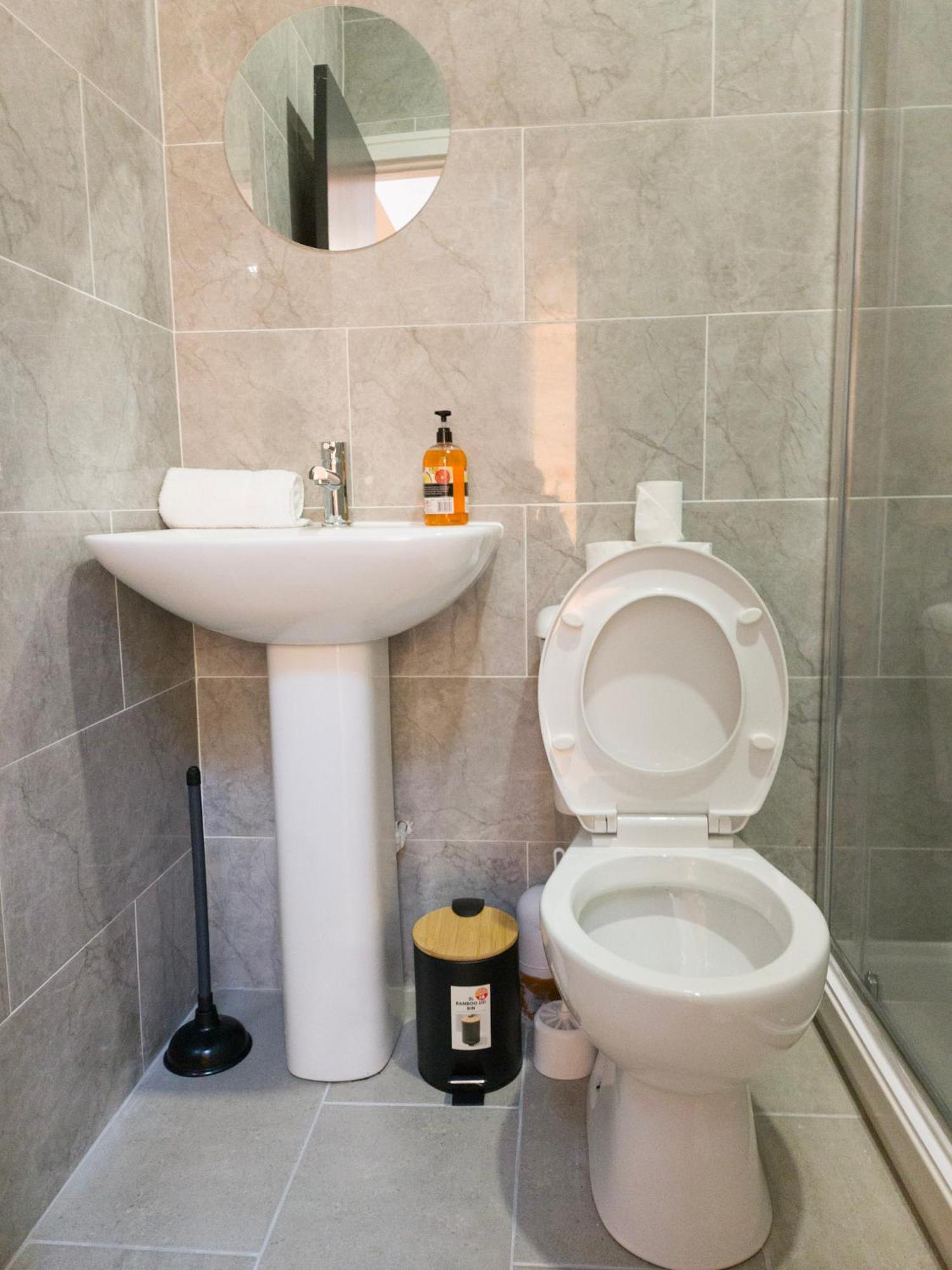 Plenty Of Parking Available; 3 Bedroom Apartment By Property Promise Cardiff Eksteriør billede