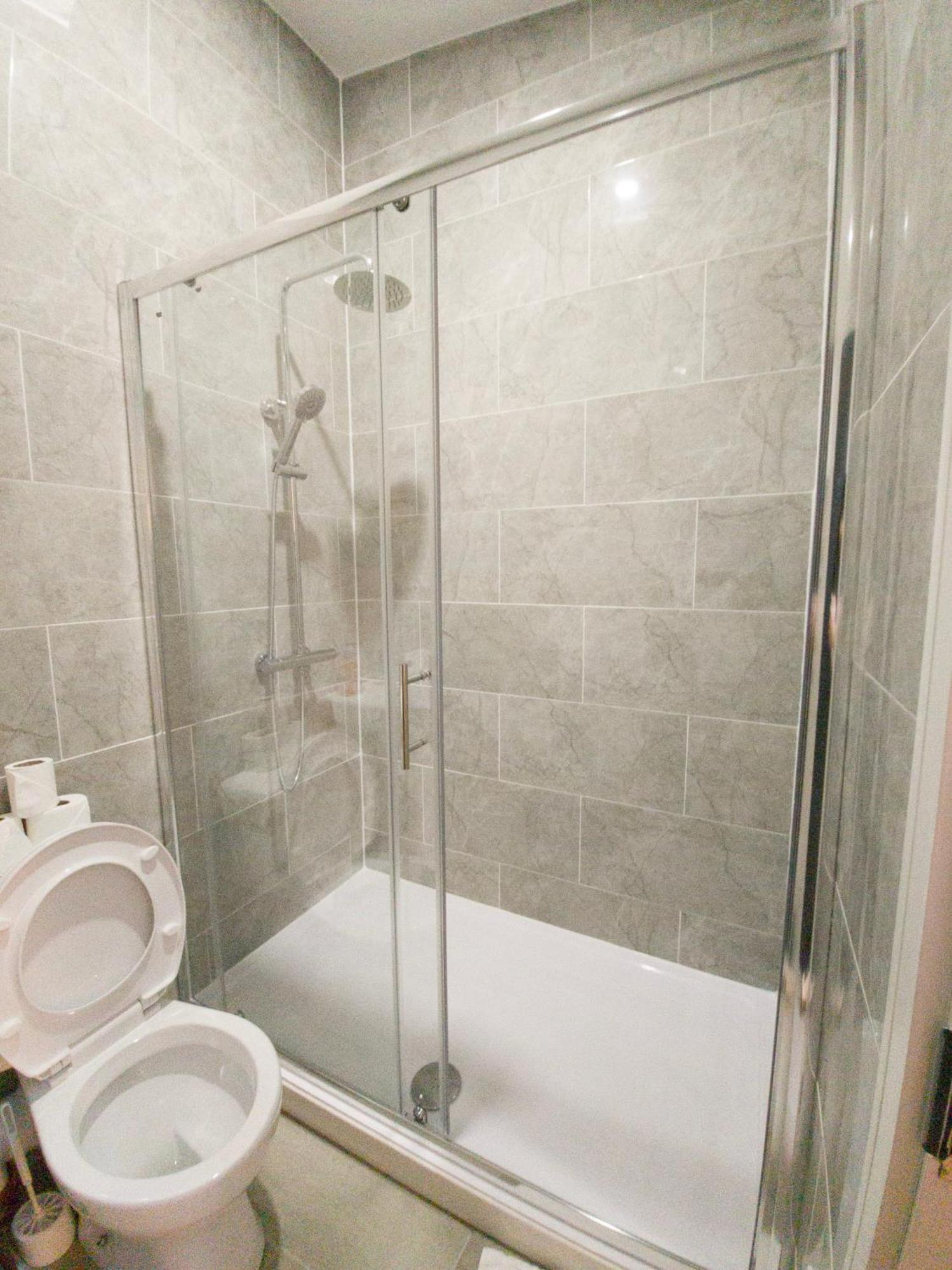 Plenty Of Parking Available; 3 Bedroom Apartment By Property Promise Cardiff Eksteriør billede