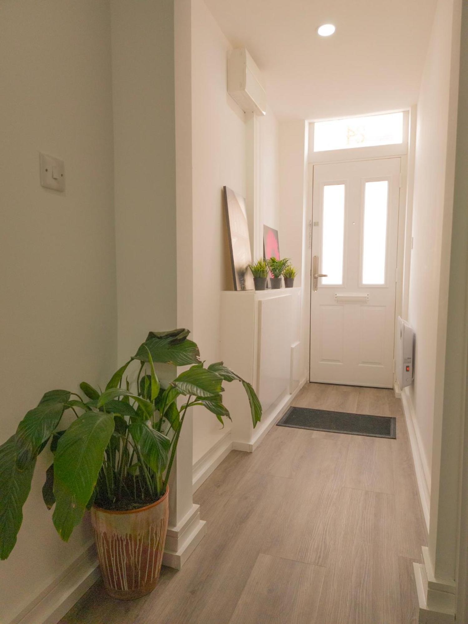 Plenty Of Parking Available; 3 Bedroom Apartment By Property Promise Cardiff Eksteriør billede