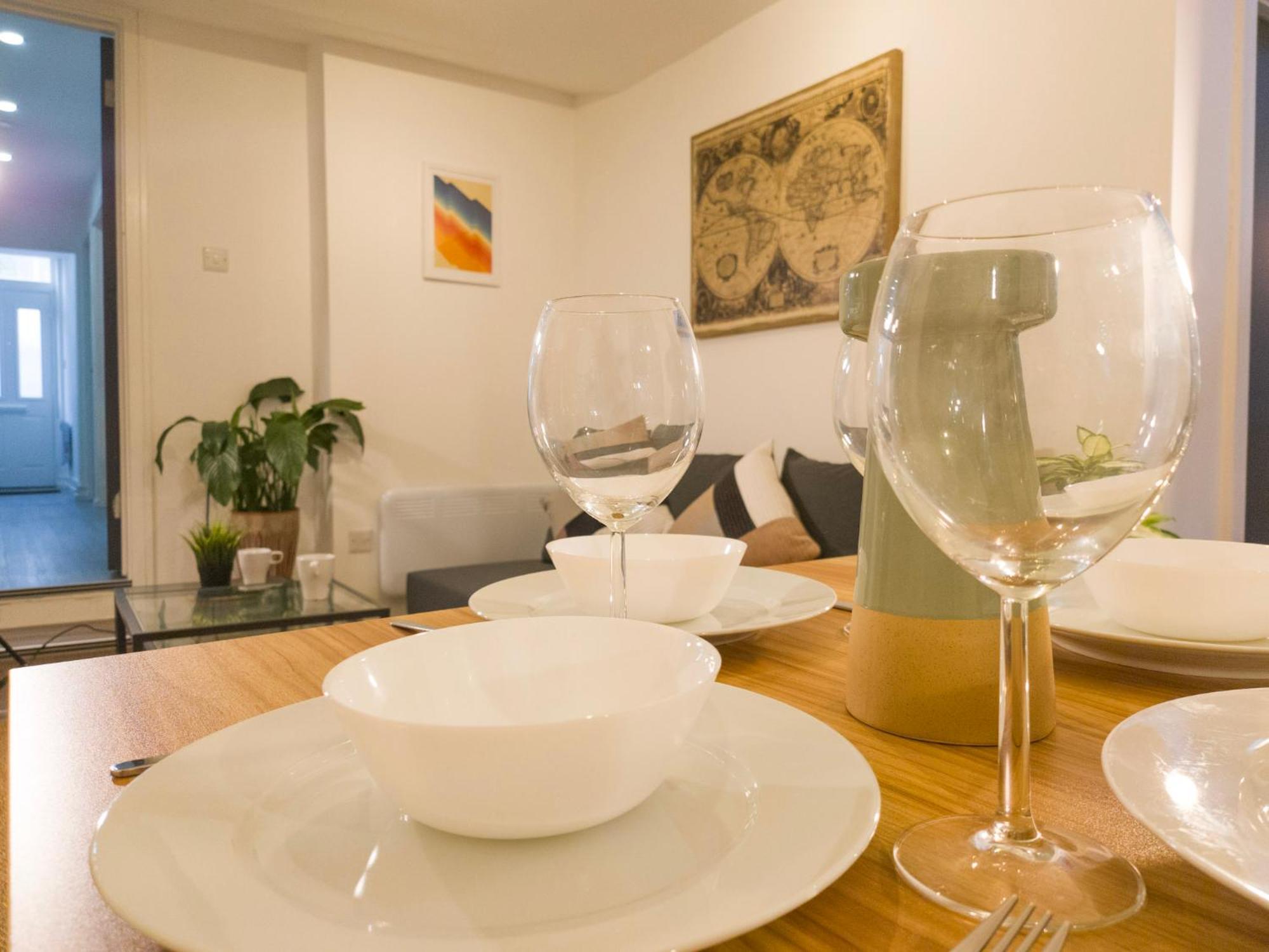 Plenty Of Parking Available; 3 Bedroom Apartment By Property Promise Cardiff Eksteriør billede