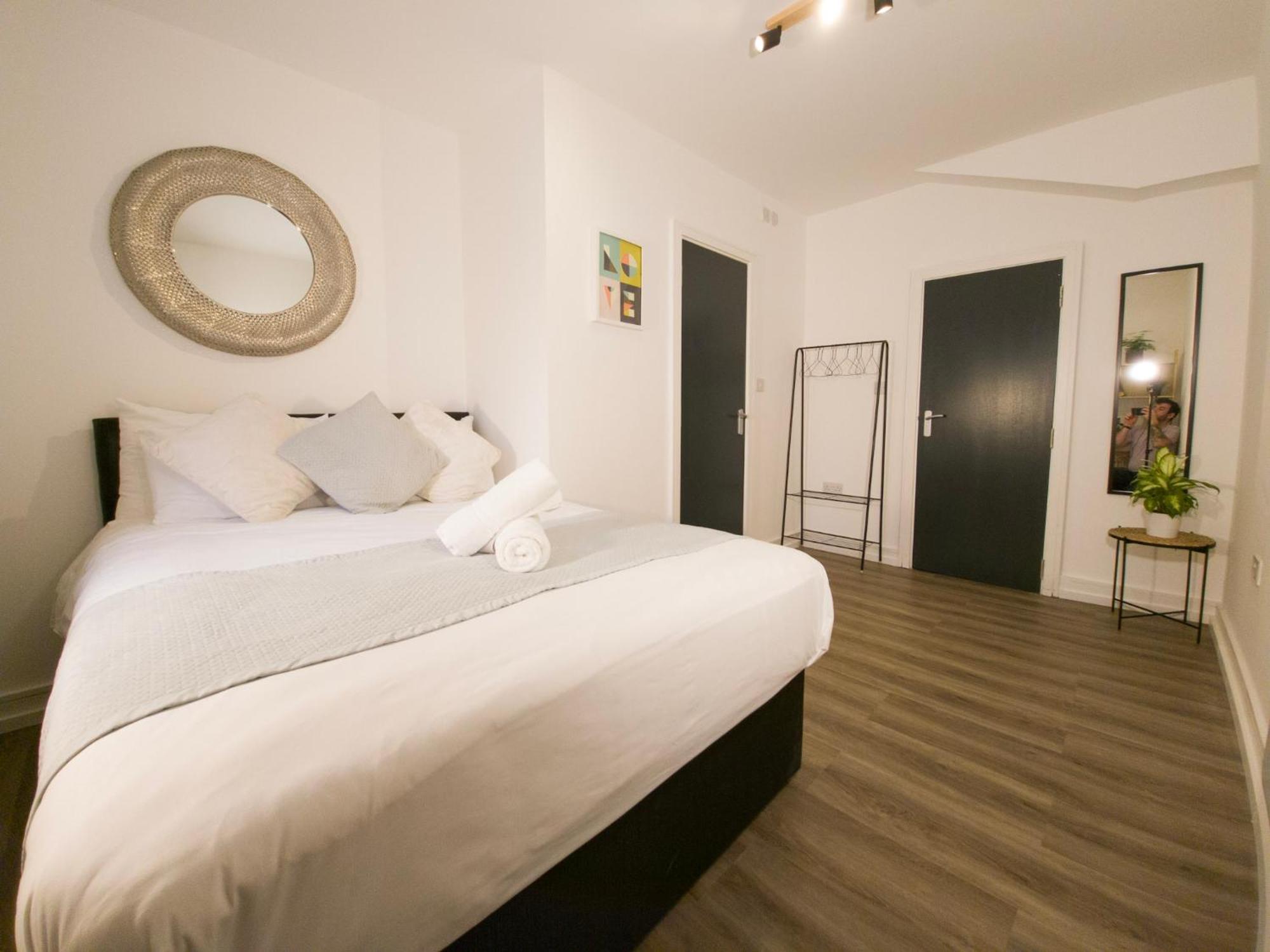 Plenty Of Parking Available; 3 Bedroom Apartment By Property Promise Cardiff Eksteriør billede