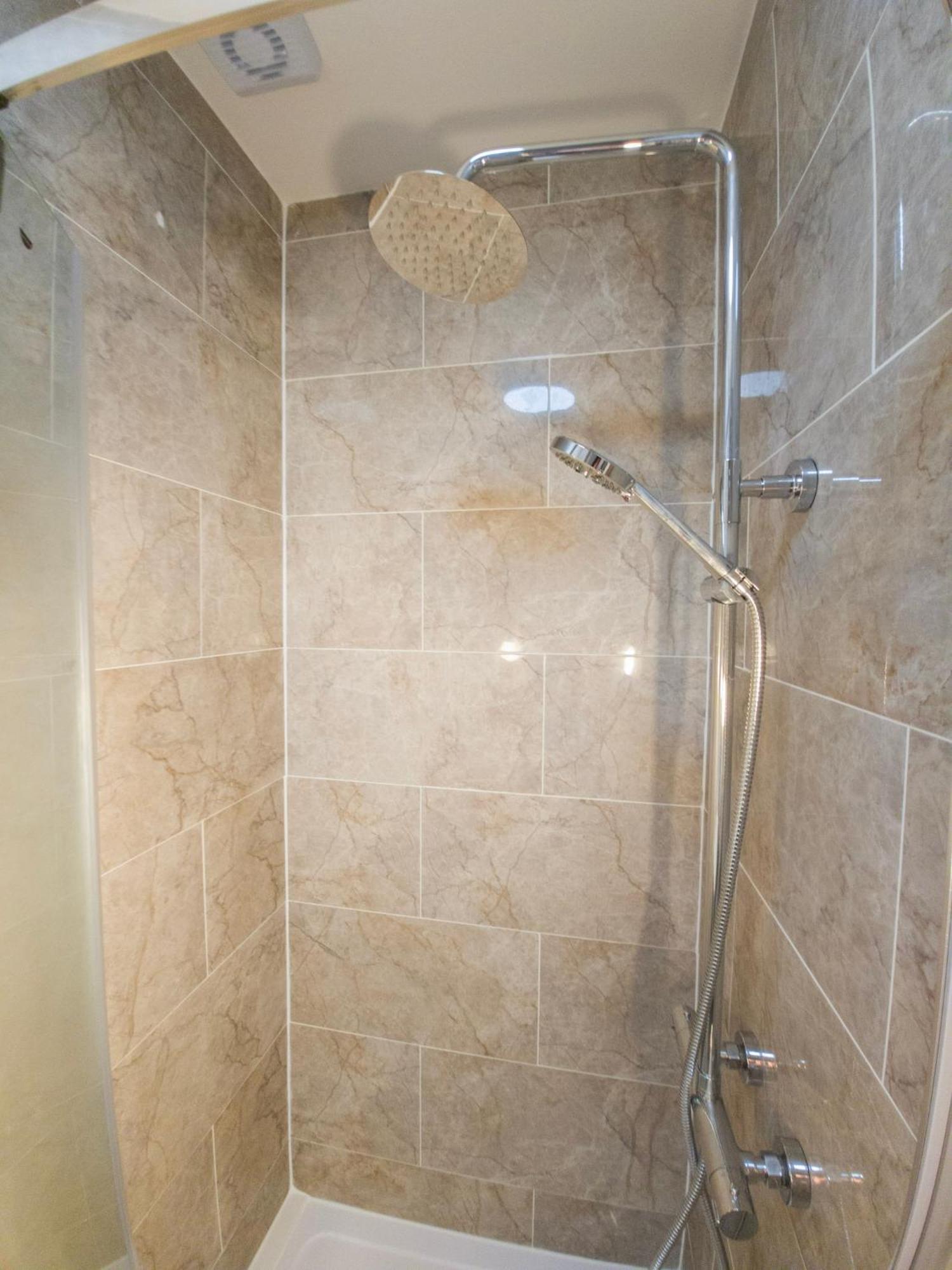 Plenty Of Parking Available; 3 Bedroom Apartment By Property Promise Cardiff Eksteriør billede